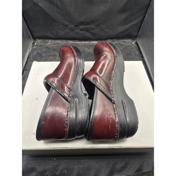 Women Dansko Clogs - Picture 5 of 6